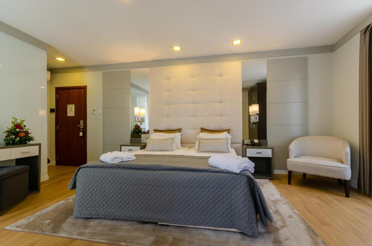 Hotel Borges Chiado Lisbona Esterno foto